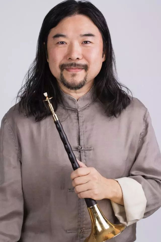 著名管乐演奏家,毕业于中央音乐学院,师从于陈家齐,胡海泉,任同祥