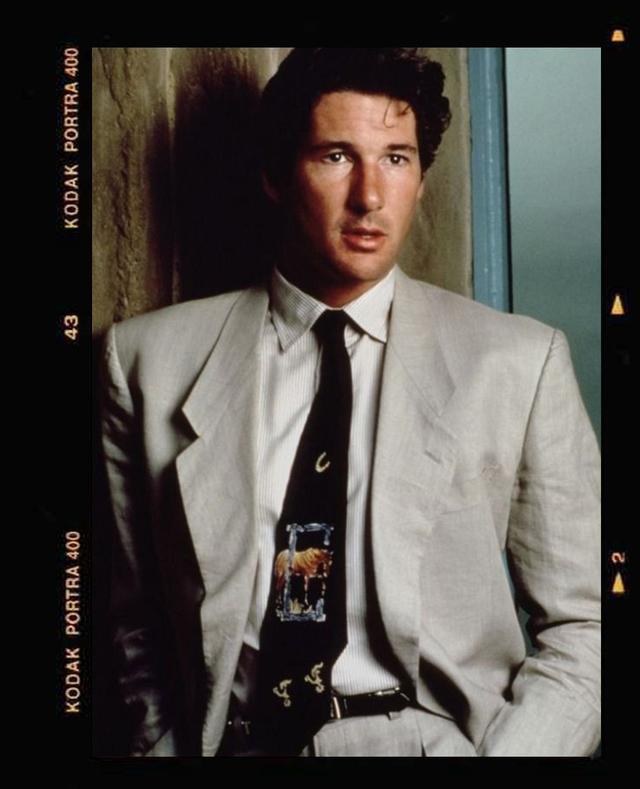 richard gere的西装叫做power suit,是品牌最经典的设计之一,里面