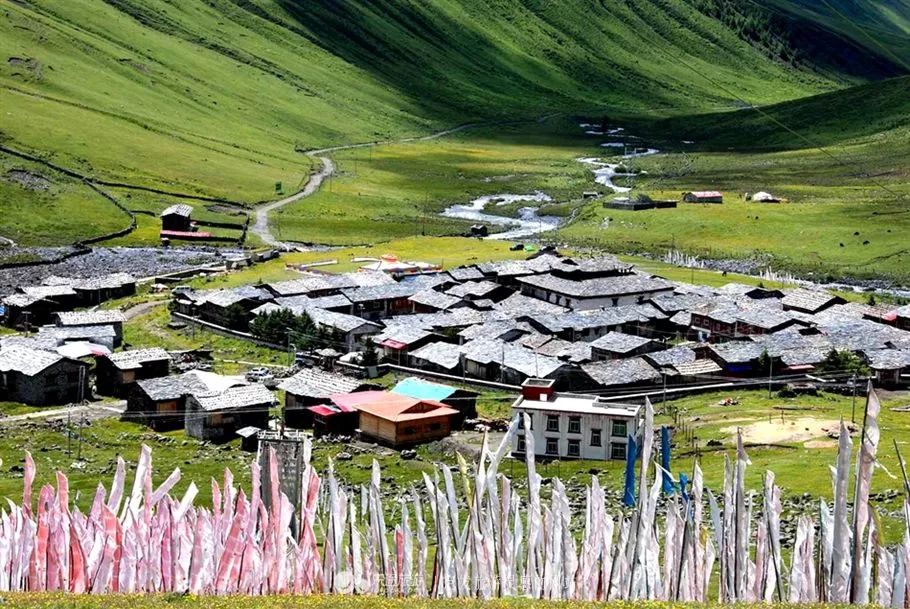 我想和你一起在云上香巴拉莫斯卡喂土拨鼠