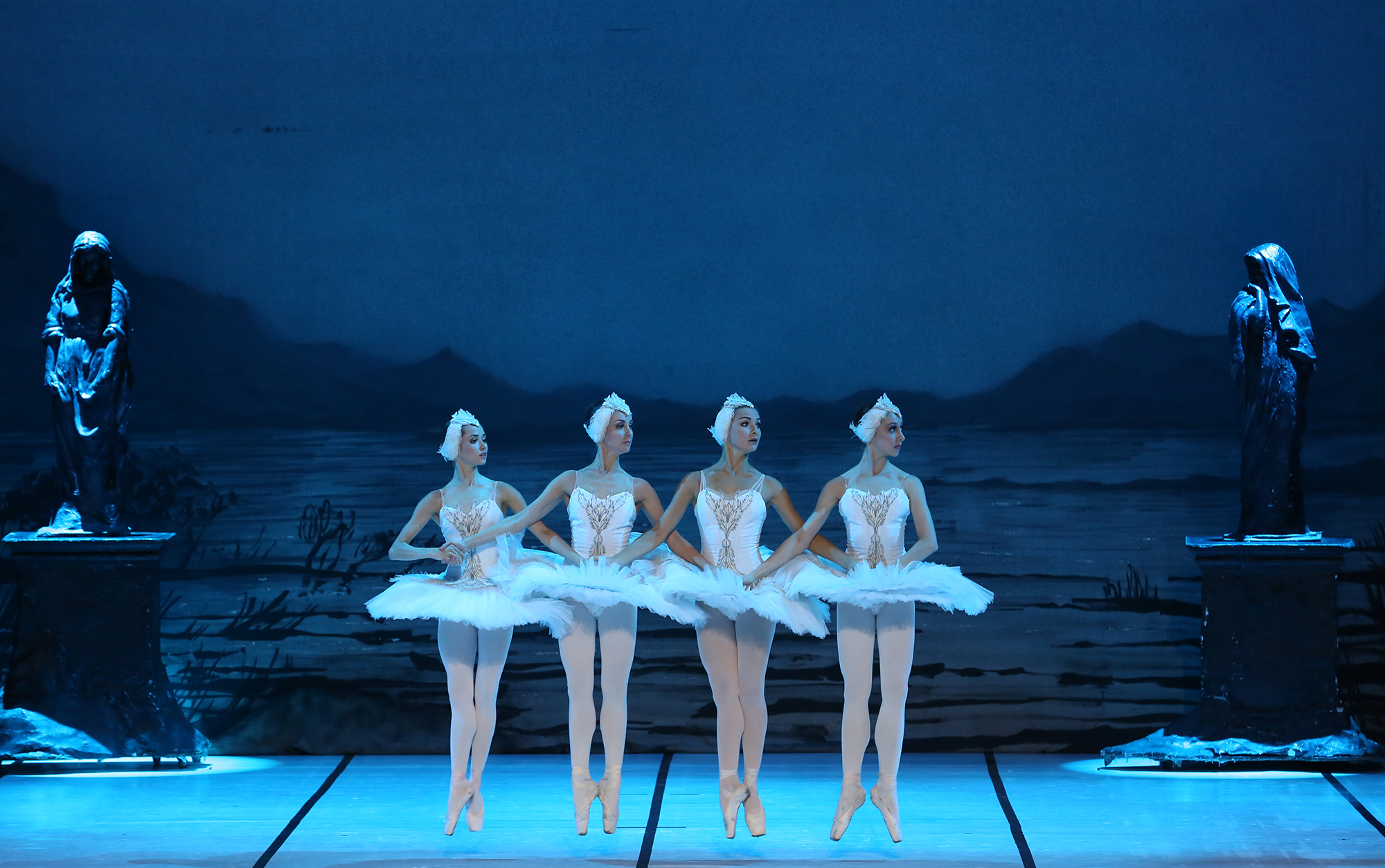 古典芭蕾舞剧天鹅湖在滨州保利大剧院隆重上演