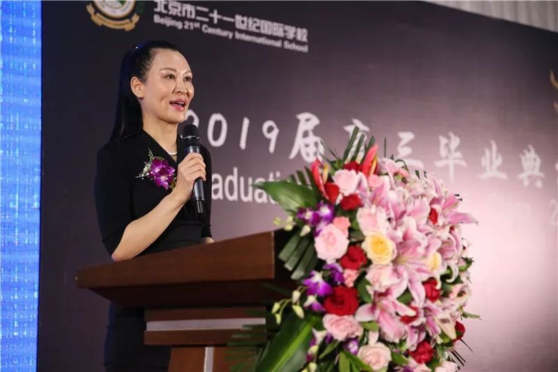 被美国加州大学圣芭芭拉分校等名校录取的唐璐瑶从小学就在二十一世纪