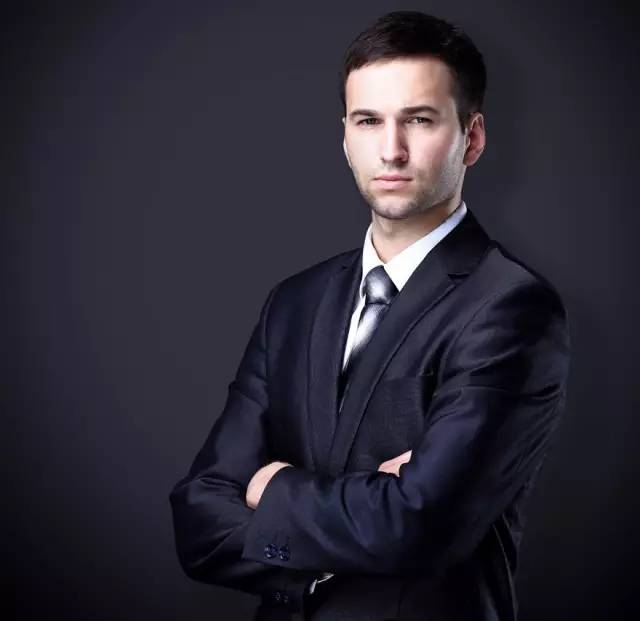 【蜜橙精选】成熟男士拍照摆姿要点_姿势