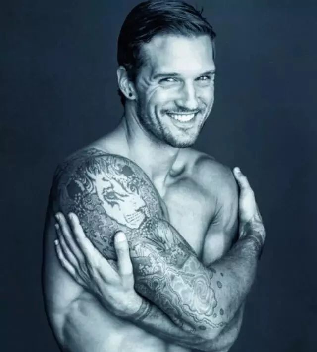 从小胖墩到六块腹肌男模,他的身材修炼秘籍竟是瑜伽!_parker