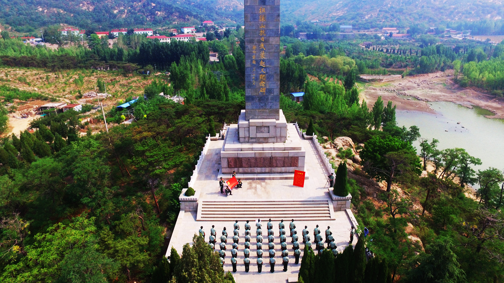 武警泰安支队百余名党员,预备党员,入党积极分子代表,来到徂徕山革命