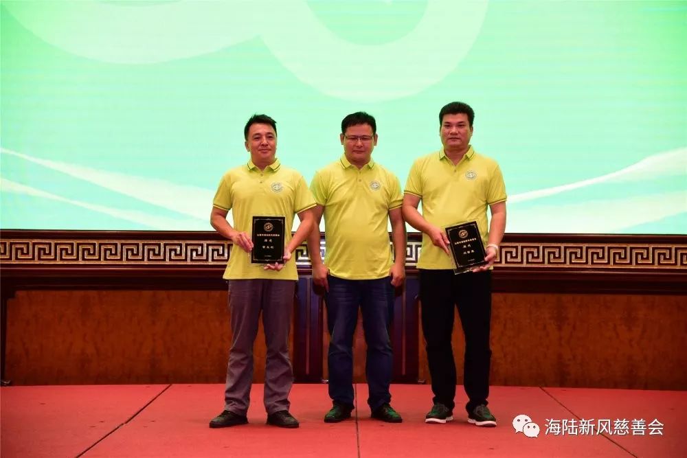 会长曾向锋为永远名誉会长许剑伟先生,名誉会长黄思爽先生,黄小冰先生