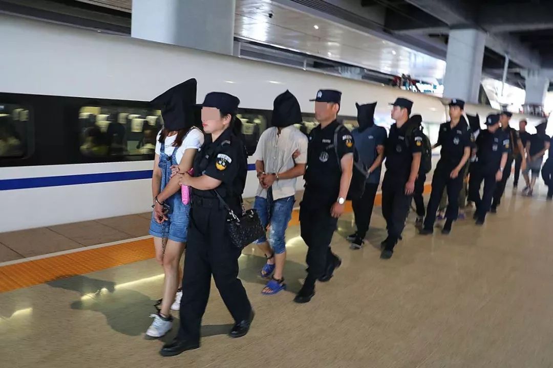 阜阳警方破获特大贩毒案缴获嫌疑毒品15029克多图