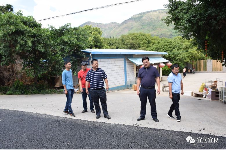 为提高小狗公路路面承载力,提升南羊,狗街,竹山人民的出行条件,营造