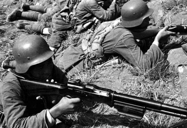 淞沪战场上的湘军部队中央军只撑了7天湘军一个师死磕22天