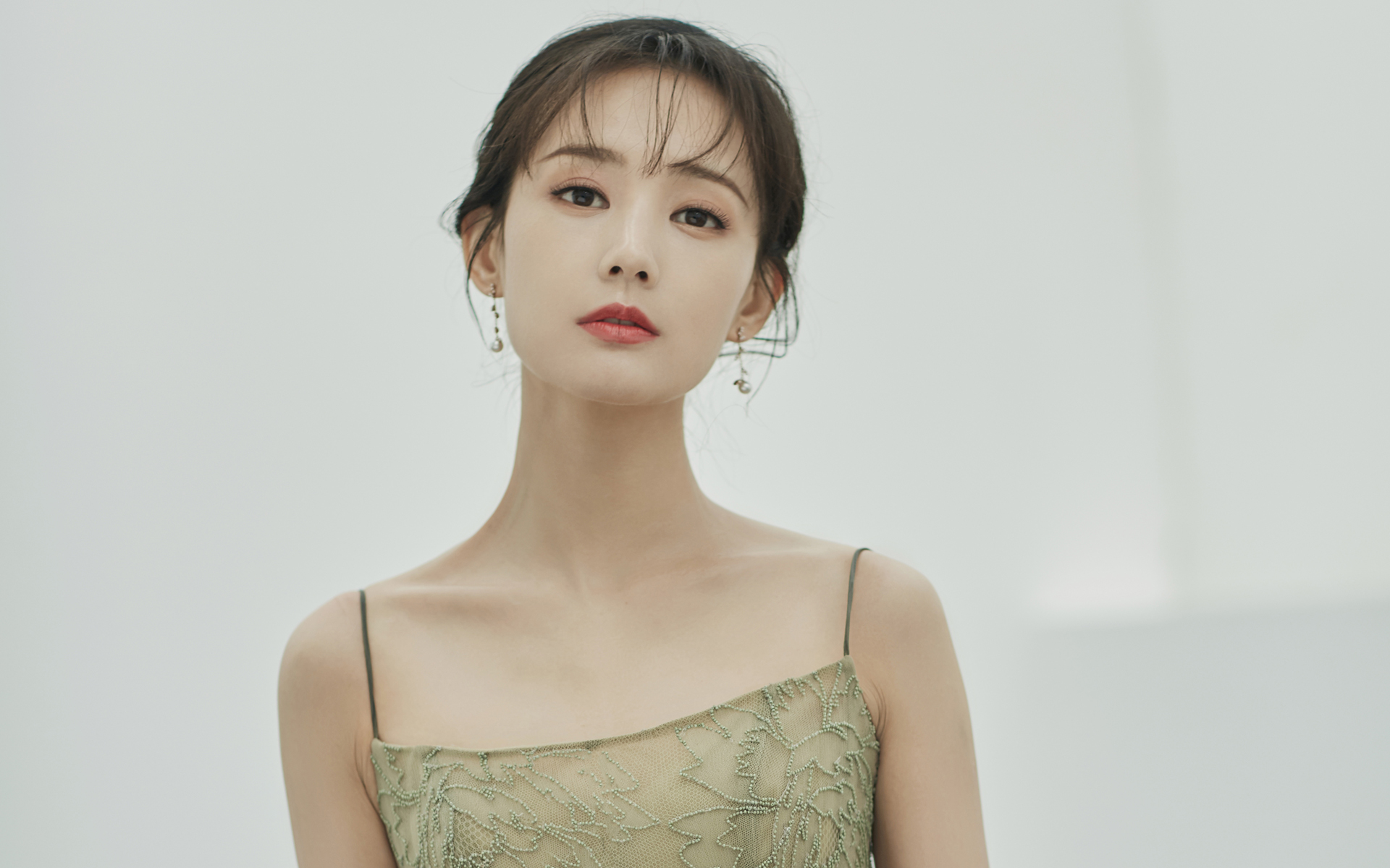 李一桐性感写真清纯可爱五官轮廓清晰