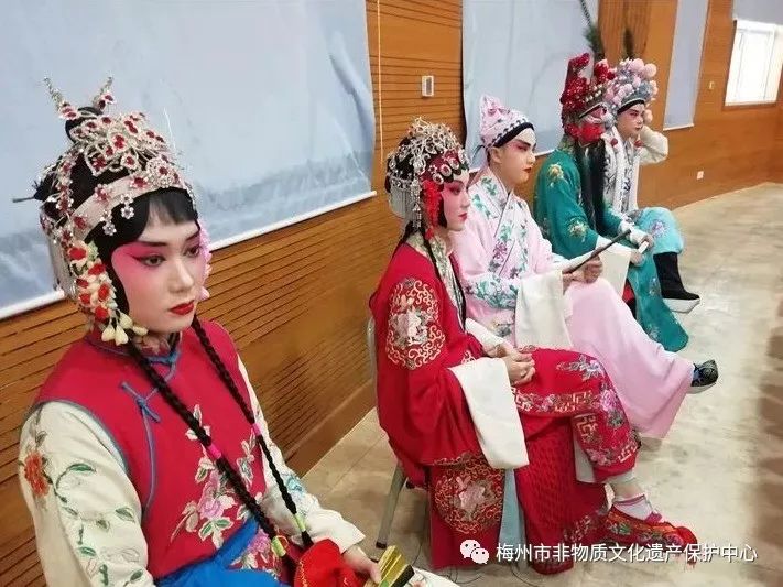 广东汉剧进校园活动暨国家级非物质文化遗产广东汉剧传承人梁素 