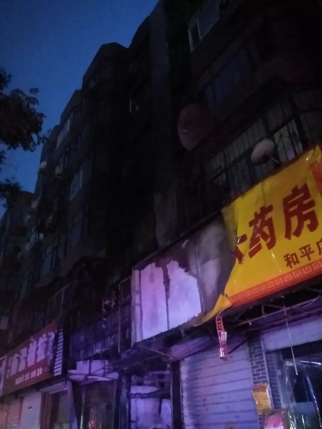 邯郸和平路一店爆炸大火已殃及