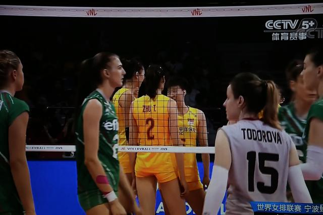 中保之战沙特裁判为打没打手迷茫 张常宁表情:不能委屈宝宝啊