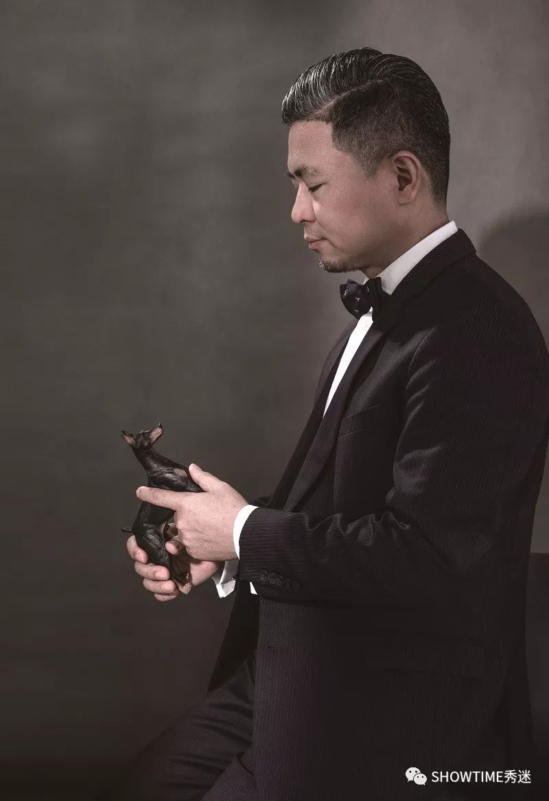 梅国华讲台即舞台培训即人生猫狗两道行业版封面人物