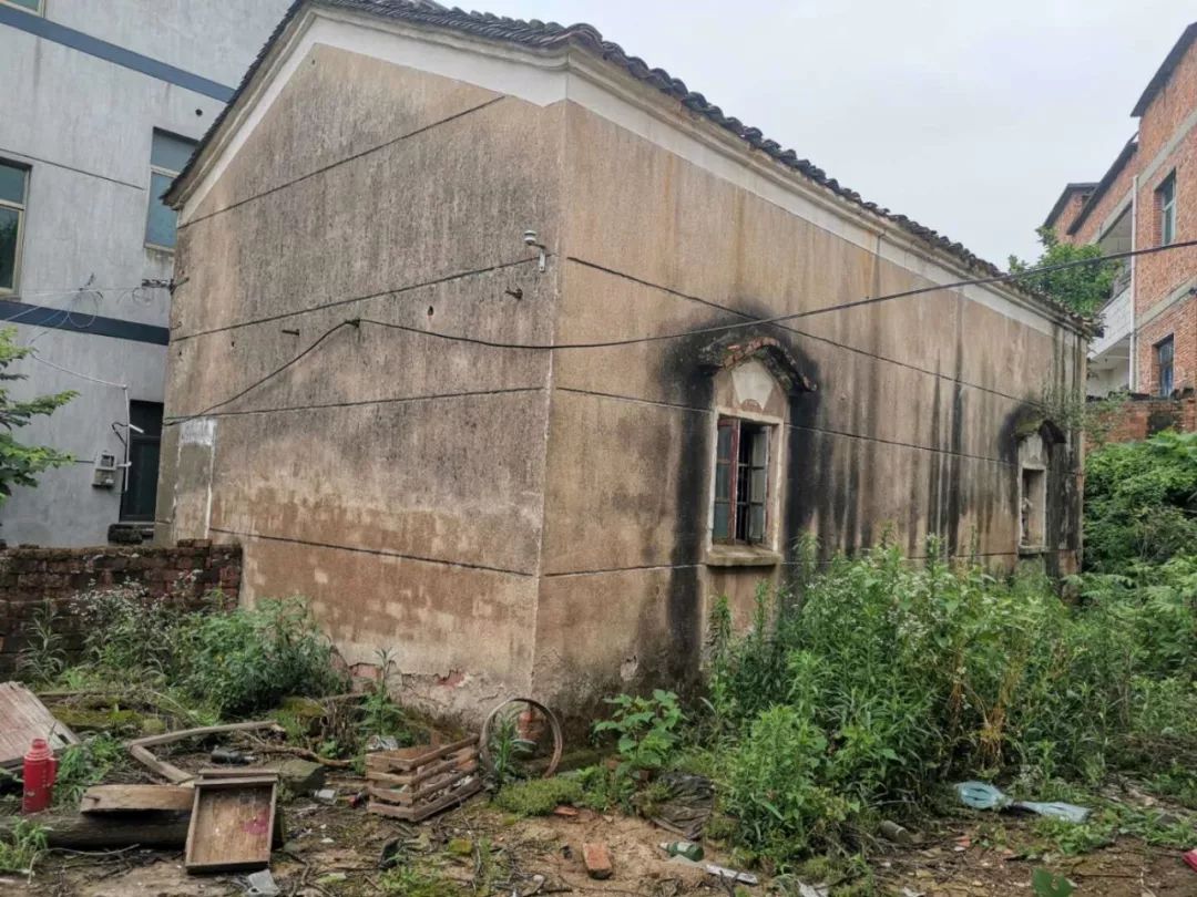 火速归位带好头傅仓村党员方建红长期在杭州做生意