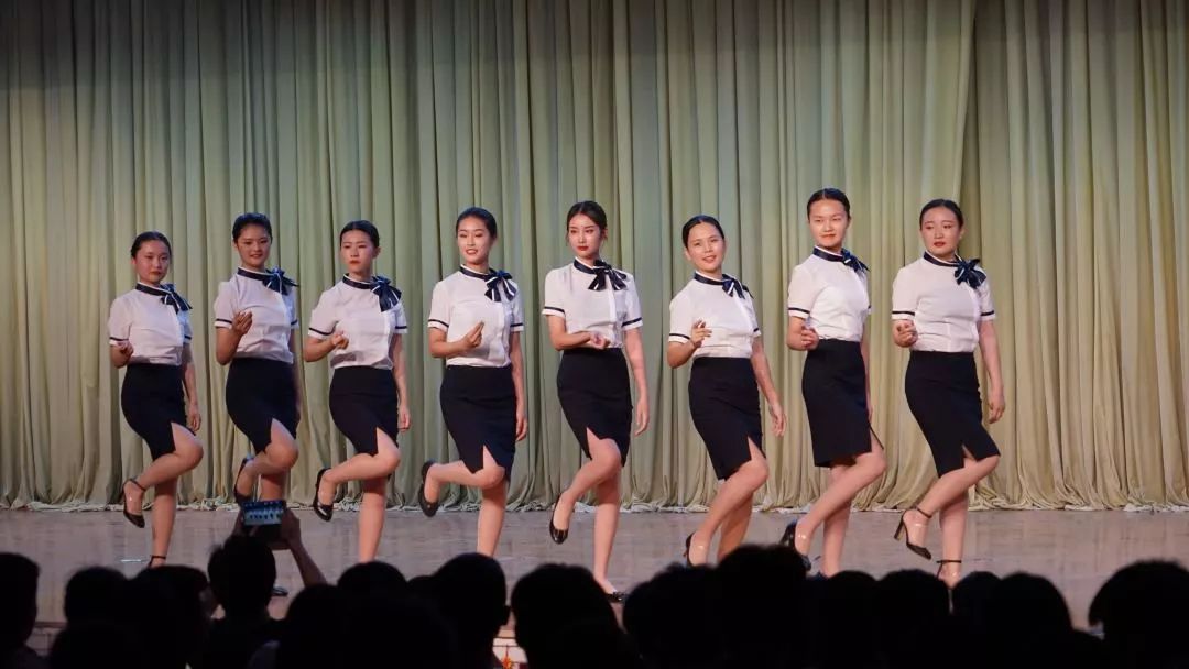 青春舞台 秀出风采_礼仪