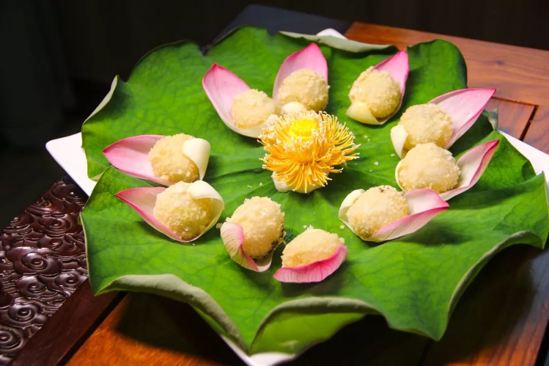 五泄这桌菜火了,看了流口水,好多人赶过去吃!_荷花