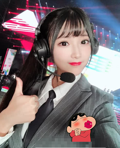 kpl"最美女解说"深夜晒短发照,并称后悔了,网友:为情所伤