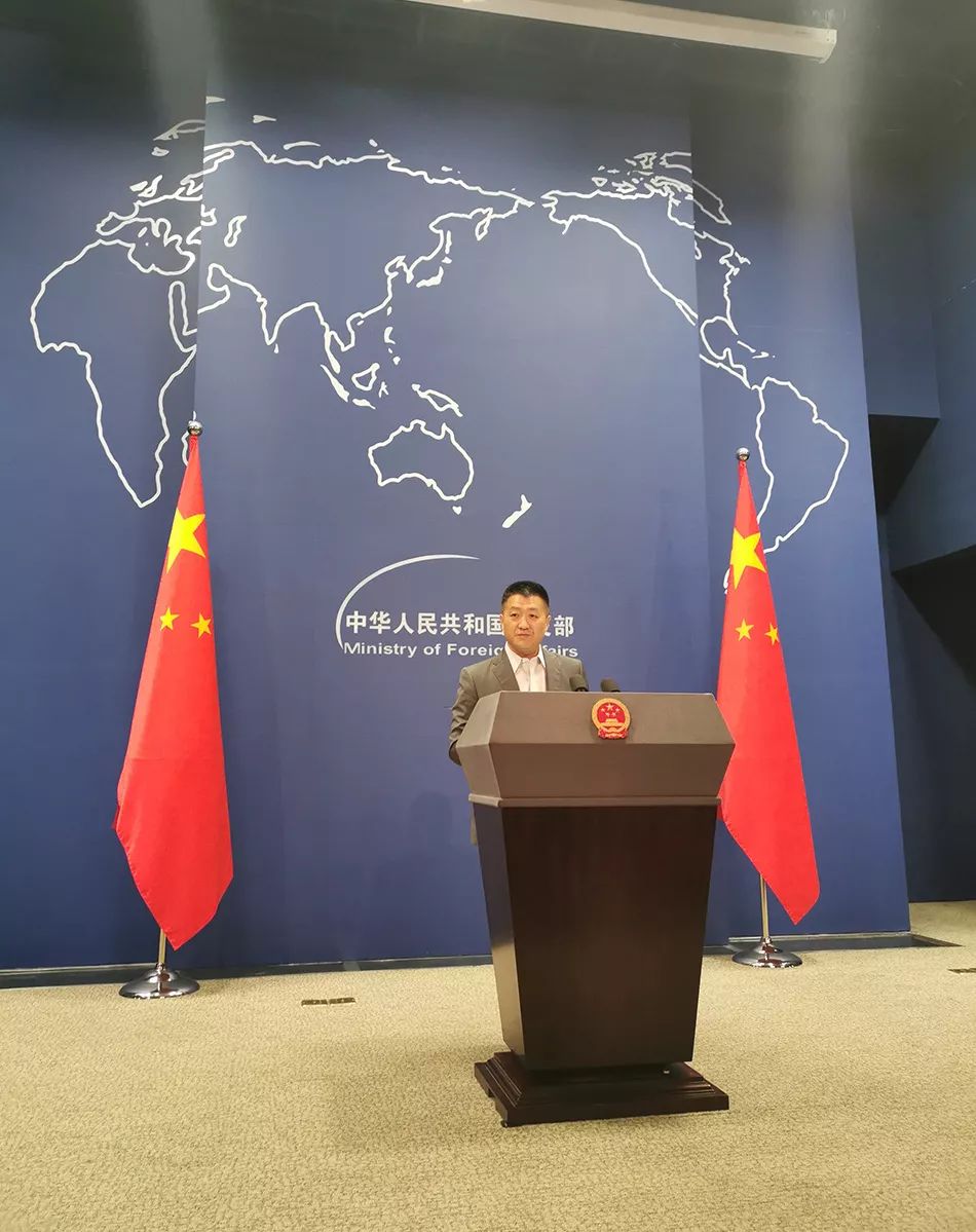 为了配合"全国节能宣传周"和6月19日的"全国低碳日",外交部蓝厅以调高