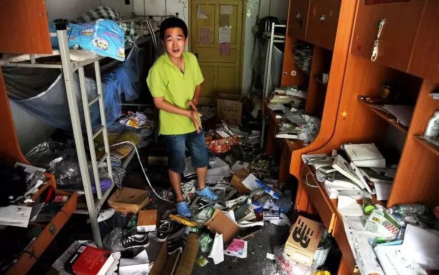 起男生宿舍宿舍一般都是长这样的在我们的印象中美观靠大家宿舍是我家