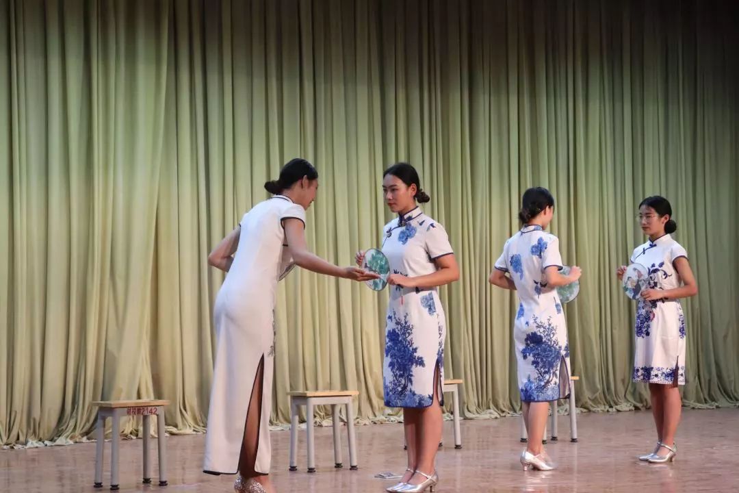 青春舞台 秀出风采_礼仪