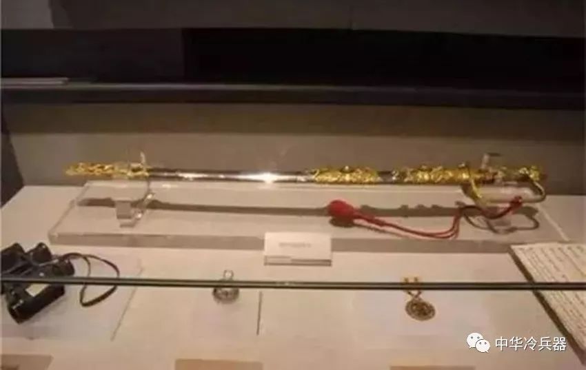 民国"国葬第一人",用一把九狮军刀,直接推翻了袁世凯