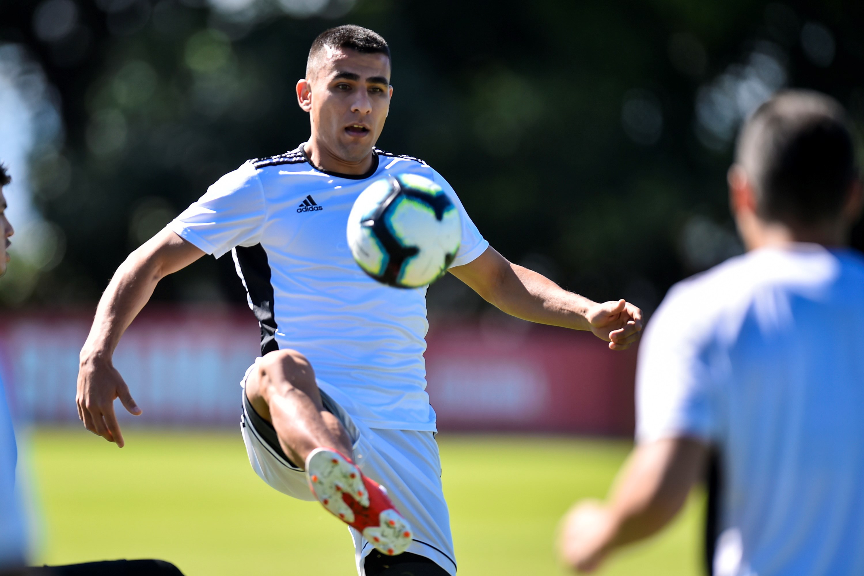 足球——美洲杯:巴拉圭队赛前备战