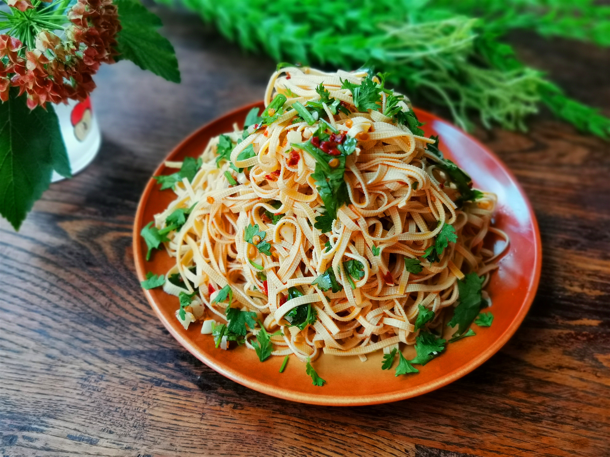 东北干豆腐别总炒着吃,教你夏季吃法,简单容易做,天热就这样吃