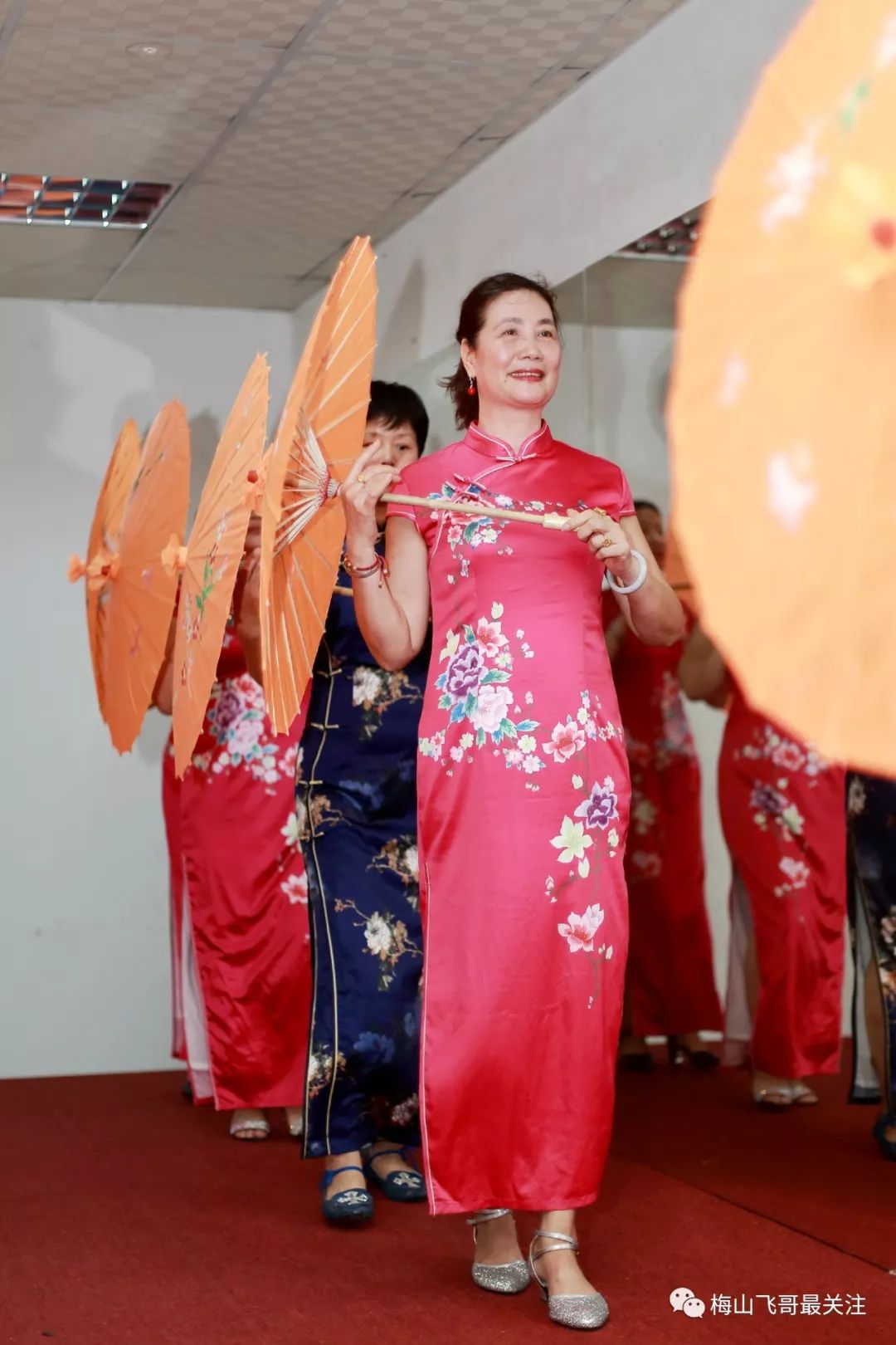 龙江这班老年人穿起旗袍走起形体舞让你眼前一亮