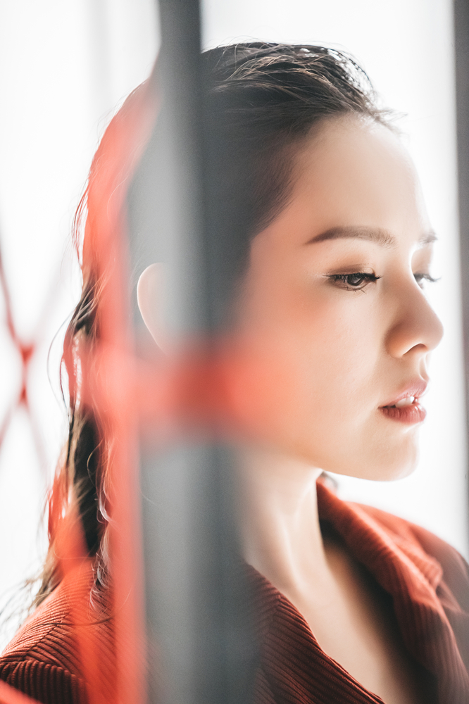 王诗安脉络mv首发极简色调营造迷离气氛