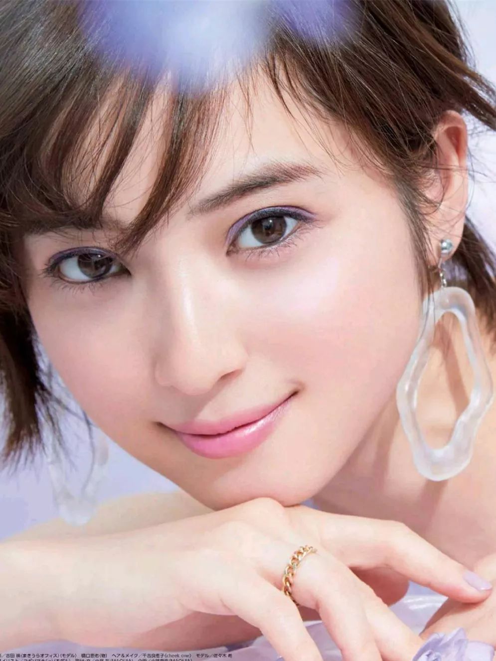 不止佐佐木希,前面提到的森绘梨佳,白石麻衣马卡龙紫搭配或许不一定