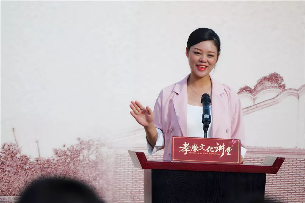 "一镇一孝廉"采访报道组成员林青青▲ 由漳州市纪委