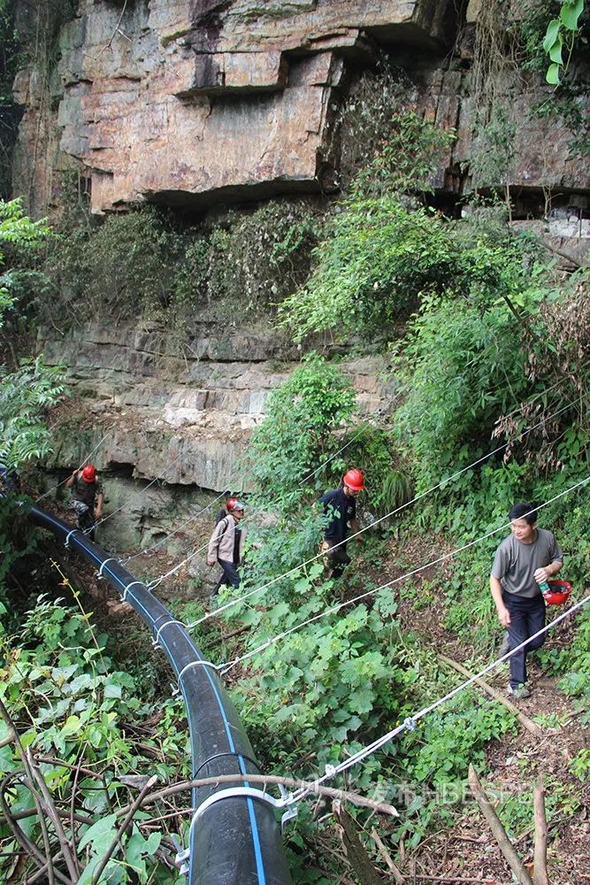 再现当代红旗渠恩施红土百姓向死亡三十六弯要来甘泉