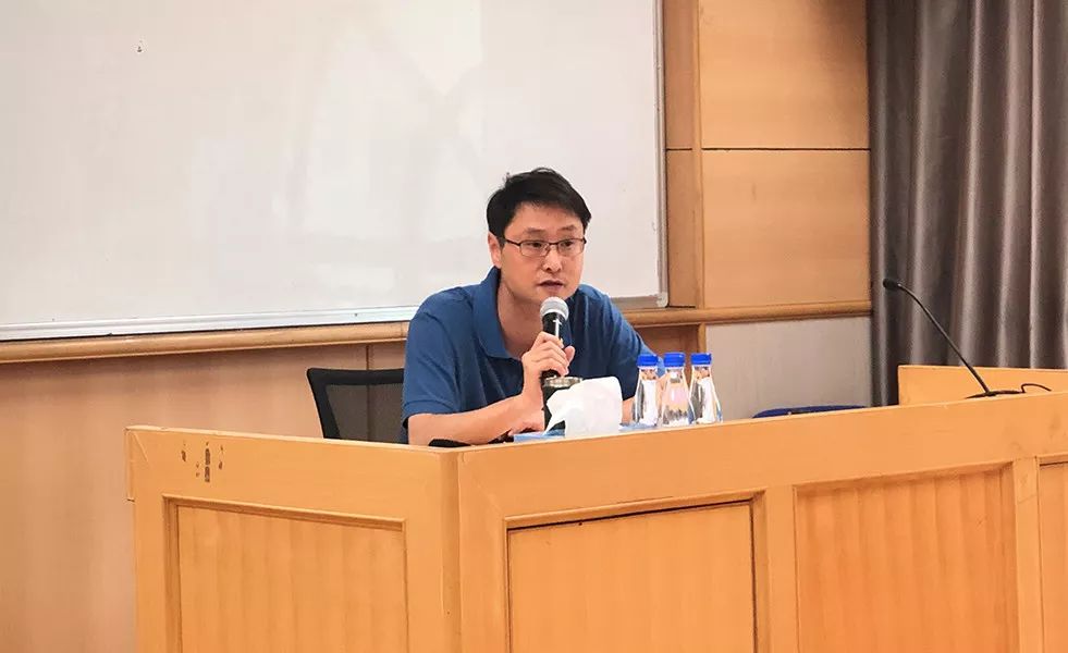 厦门市财政局林志成副局长讲座结束后,在座学员互动提问.