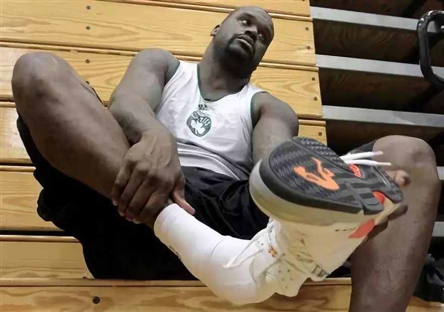 nba球员的鞋有多大?姚明53码,杜兰特像小船,奥尼尔最夸张_穆大叔