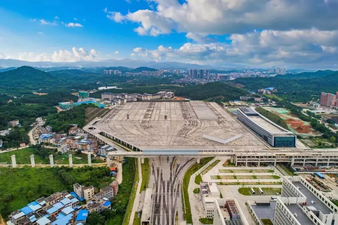 房价4字头变2字头!21号线快线大站航拍_镇龙