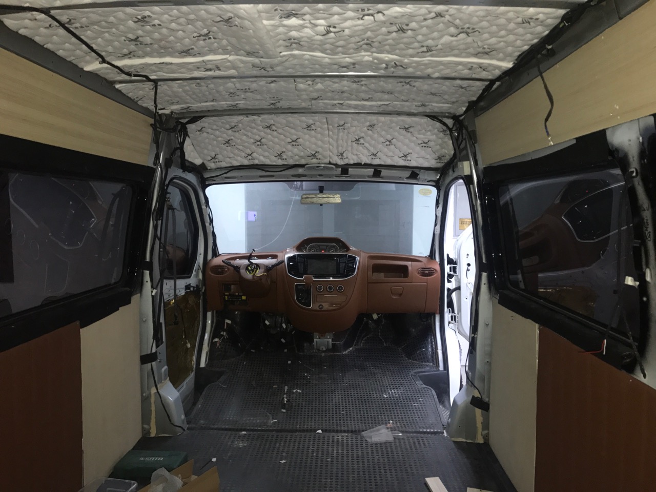 改个车大通v80高顶内饰改装房车把休息区的舒适做到极致照这样改