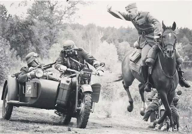 二战老照片;波兰骑兵,德国骑兵,苏联骑兵及美国骑兵