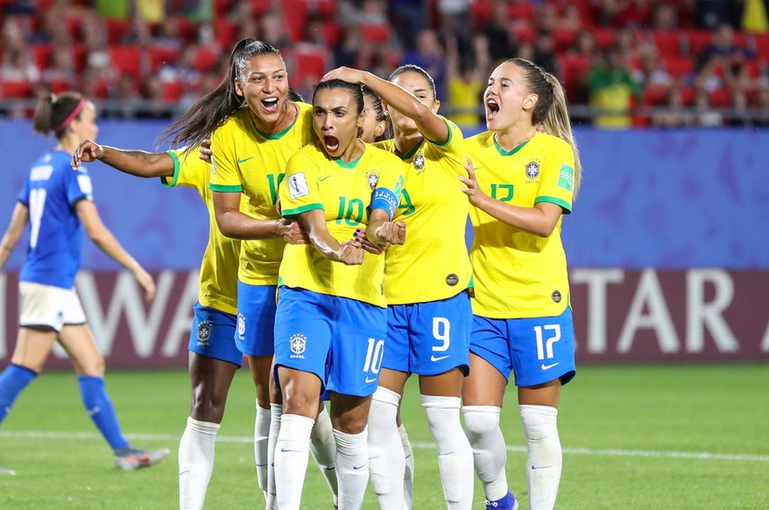 女足世界杯疯狂一幕:巴西赢球却从第2跌到第3,将遭遇德国或法国