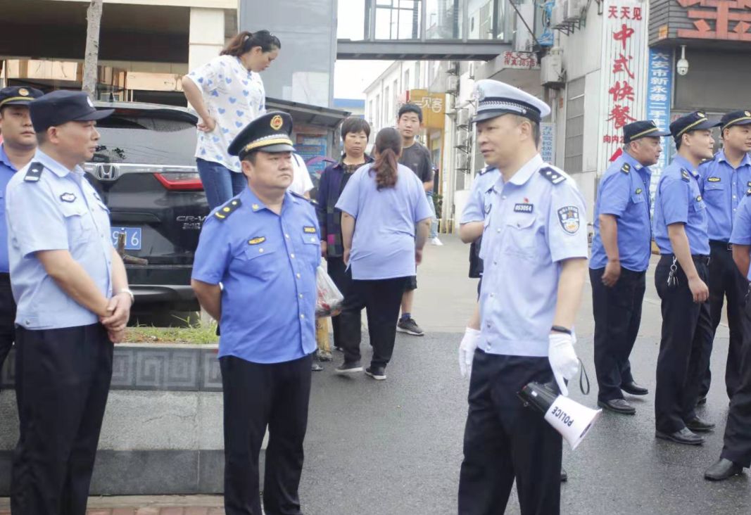 查处违停车辆10余辆,行动效果明显,下一步,六安市公安局交警支队车辆