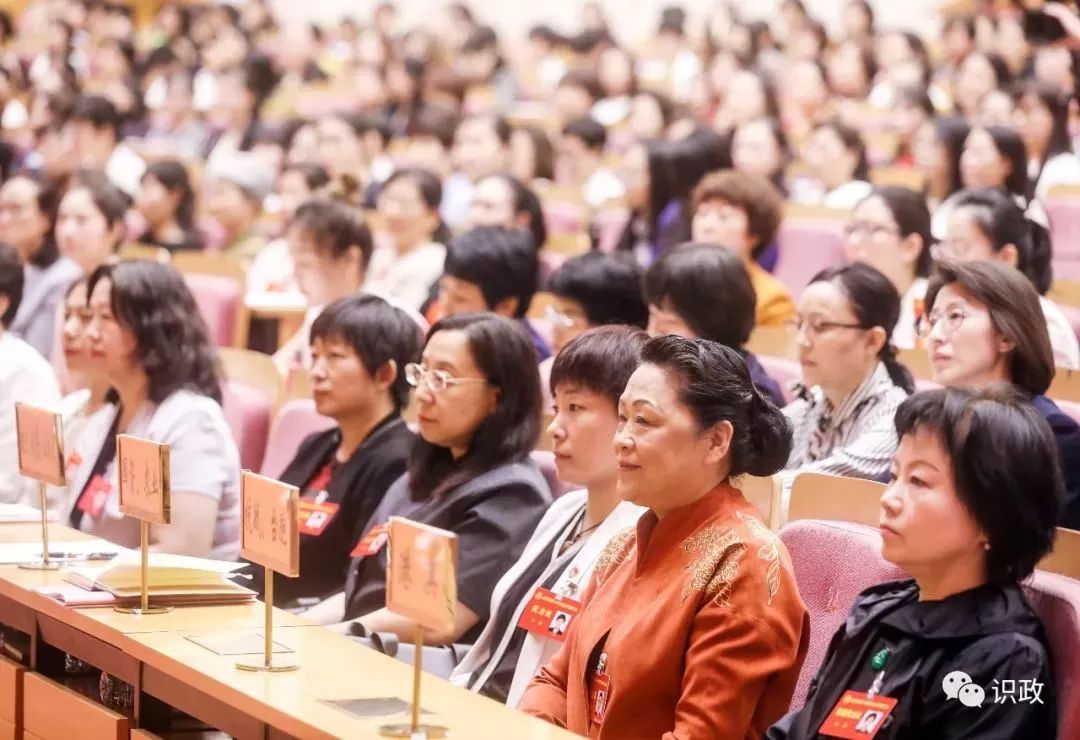 北京市第十四次妇女代表大会昨日召开,蔡奇为这6位女性点赞!