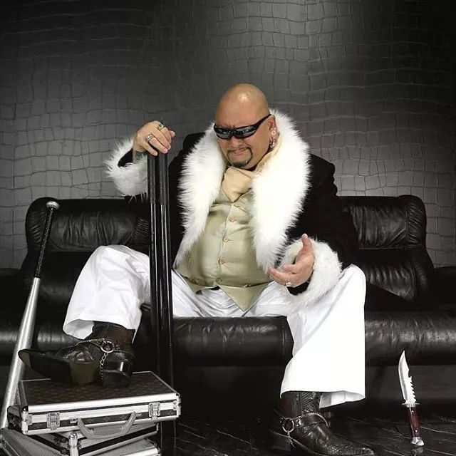 黑帮大佬明星路:必须长得可怕