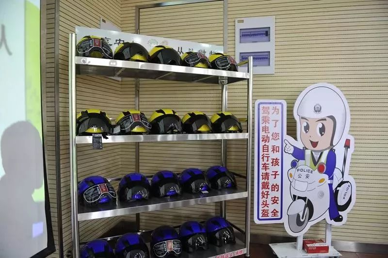 新时代文明实践2000顶共享头盔进入校园家长学生可免费借用