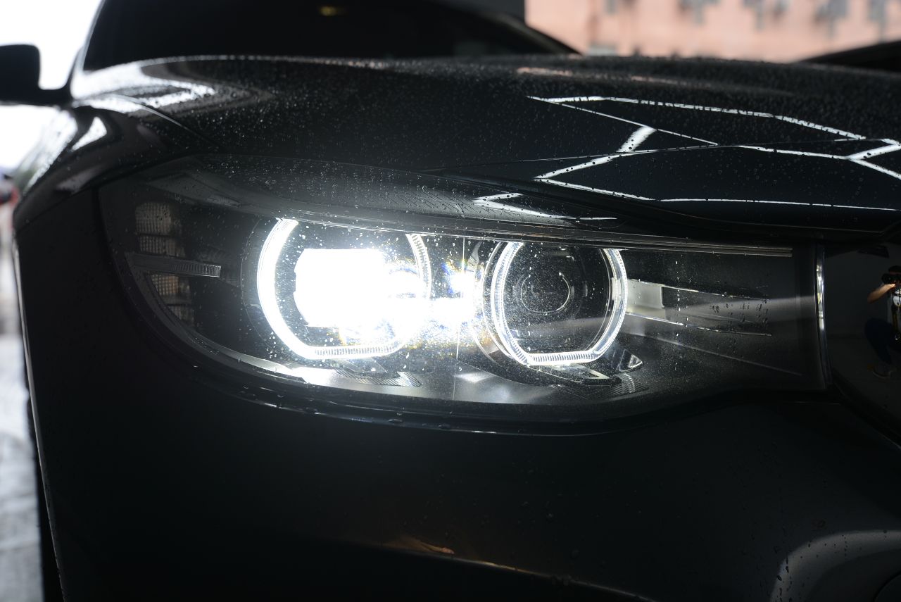 就是喜欢四透镜的感觉宝马3系gt在长沙美光改灯升级四透镜大灯就是不