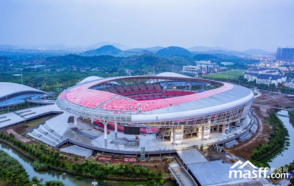 实拍马鞍山建了8年的奥体中心终于亮灯了城东要起飞了