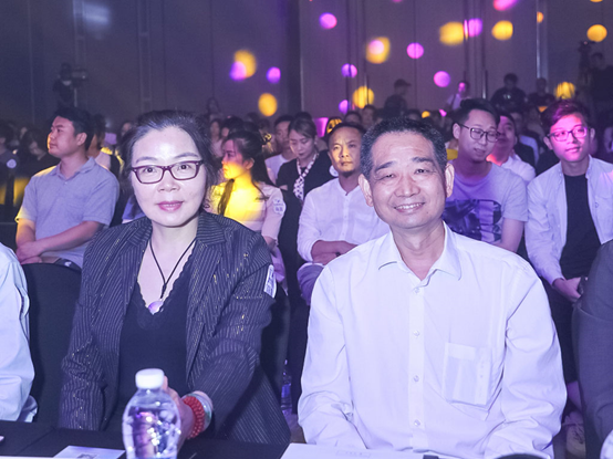 乐华家居集团董事总经理谢岳荣,华耐家居集团副总裁何晓勇,乐华家居