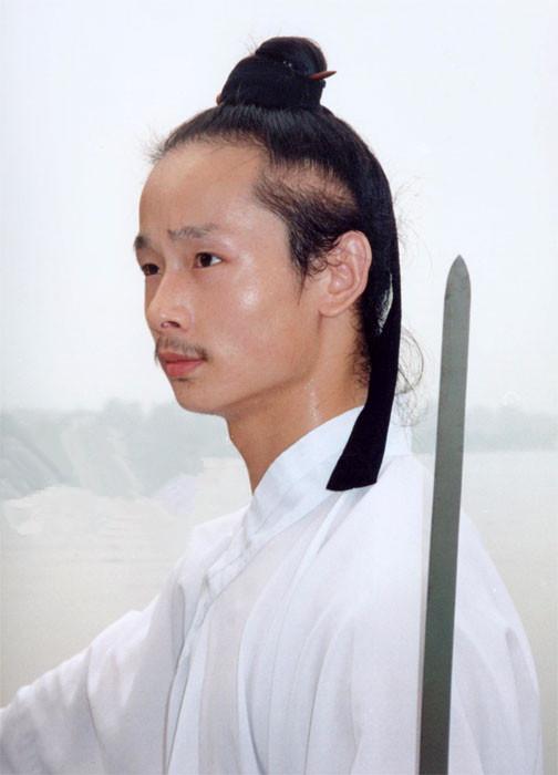原创武当大师陈师行向王洪祥展示内功,一套龙拳一套虎拳震慑挑战者
