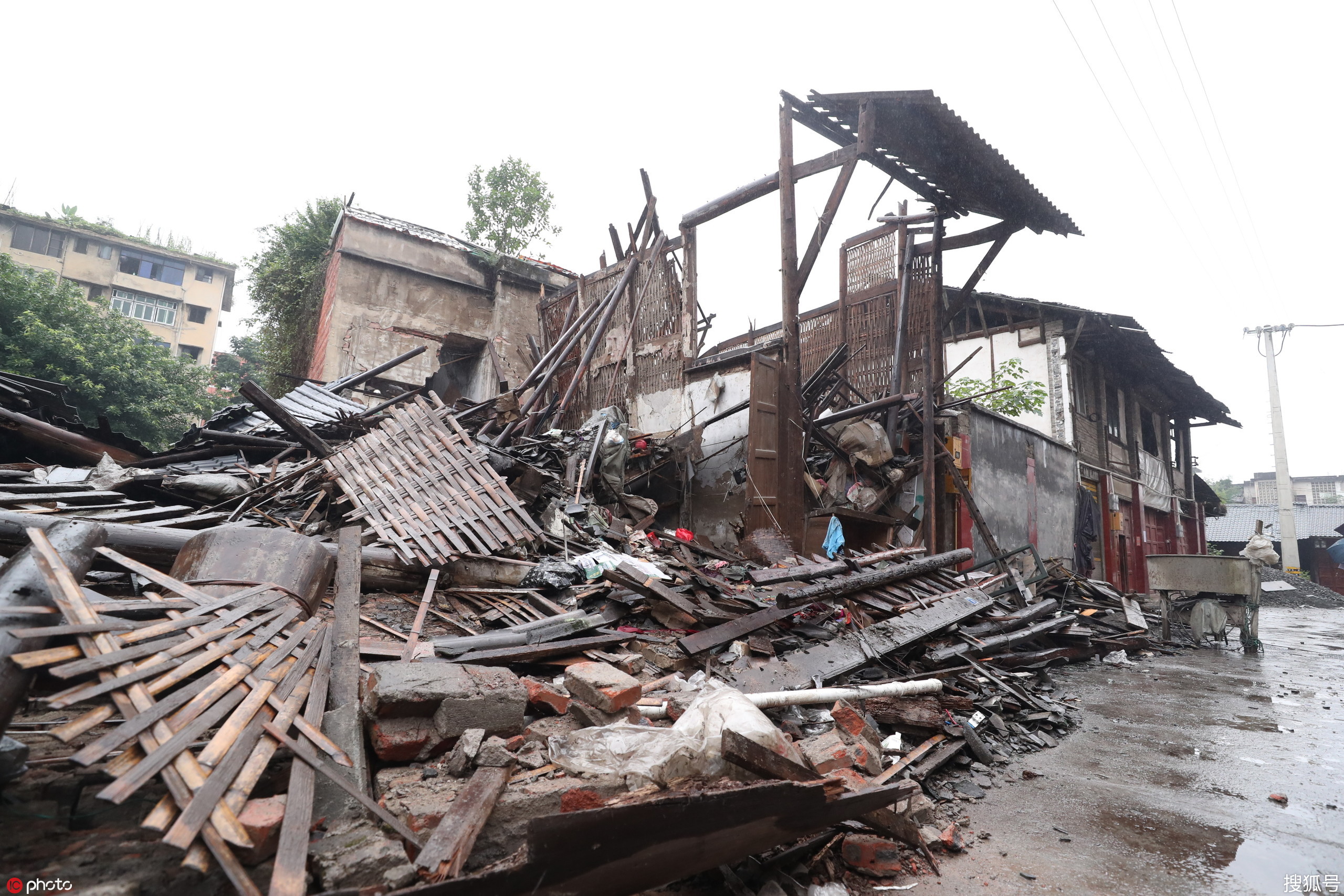 四川宜宾60级地震:双河镇老街部分泥瓦房损毁