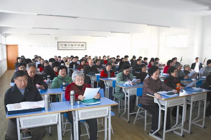 快去上老年大学吧!这真是一件特别幸福美好的事情!