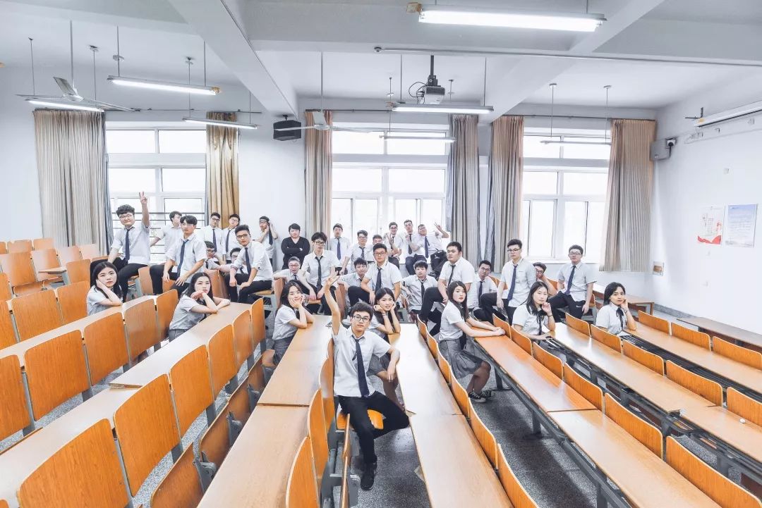 【毕业季】快走了,今天想和你拍张毕业照!