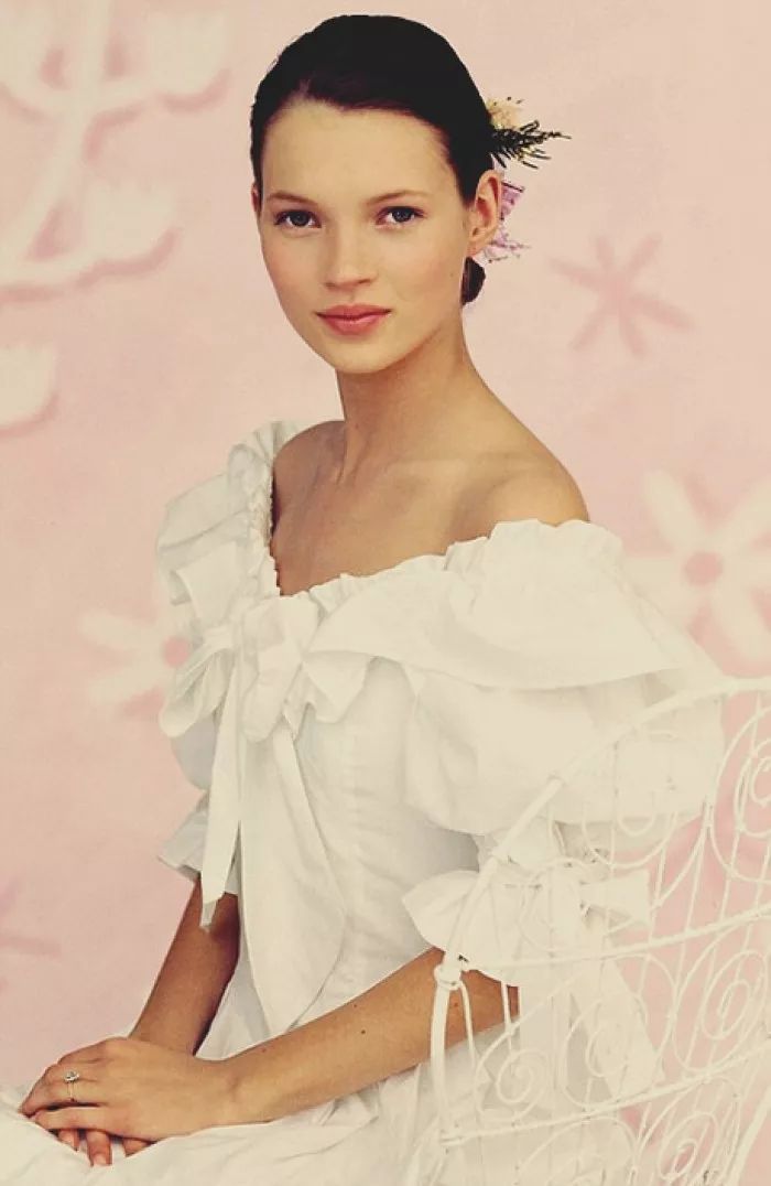 据说法国国王路易十六的妻子玛丽王后和英国超模kate moss的左胸,都曾